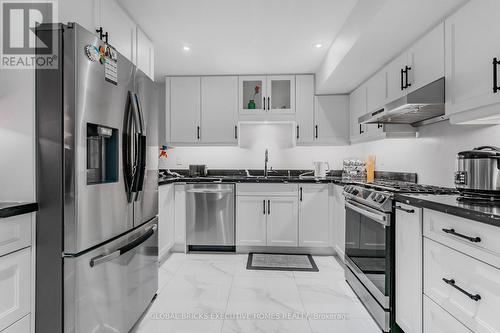 99 Benjamin Drive, Vaughan, ON - Indoor Photo Showing Kitchen With Upgraded Kitchen