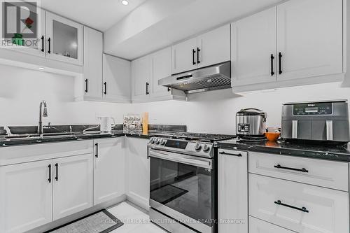 99 Benjamin Drive, Vaughan, ON - Indoor Photo Showing Kitchen