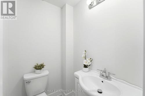 968 Main Street E, Hamilton, ON - Indoor Photo Showing Bathroom