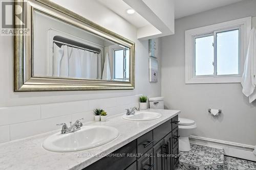 9793 Dickenson Road W, Hamilton, ON - Indoor Photo Showing Bathroom
