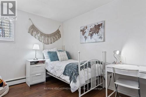 9793 Dickenson Road W, Hamilton, ON - Indoor Photo Showing Bedroom