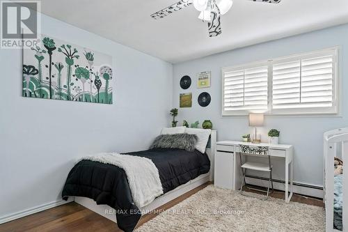 9793 Dickenson Road W, Hamilton, ON - Indoor Photo Showing Bedroom