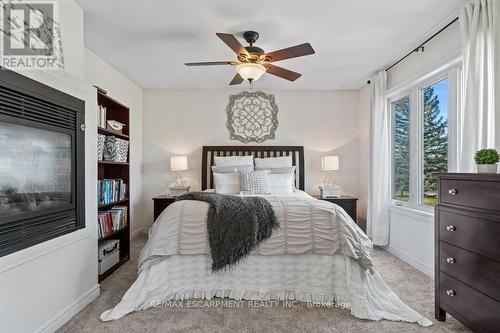 9793 Dickenson Road W, Hamilton, ON - Indoor Photo Showing Bedroom
