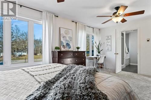 9793 Dickenson Road W, Hamilton, ON - Indoor Photo Showing Bedroom