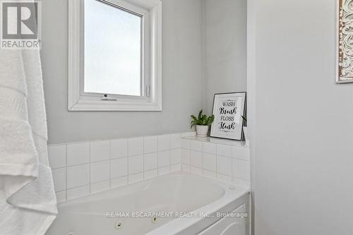 9793 Dickenson Road W, Hamilton, ON - Indoor Photo Showing Bathroom