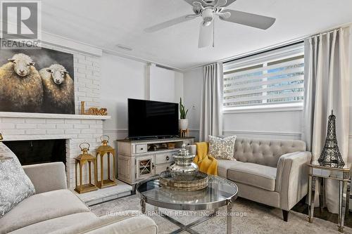 9793 Dickenson Road W, Hamilton, ON - Indoor Photo Showing Living Room