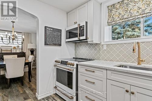 9793 Dickenson Road W, Hamilton, ON - Indoor Photo Showing Kitchen With Upgraded Kitchen