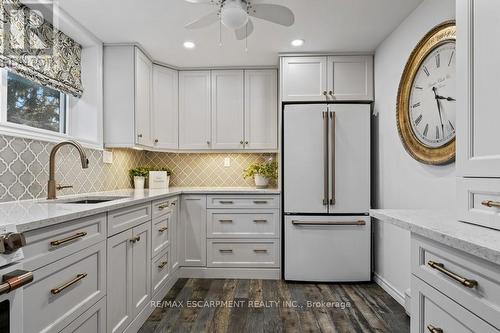 9793 Dickenson Road W, Hamilton, ON - Indoor Photo Showing Kitchen With Upgraded Kitchen