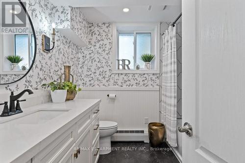 9793 Dickenson Road W, Hamilton, ON - Indoor Photo Showing Bathroom