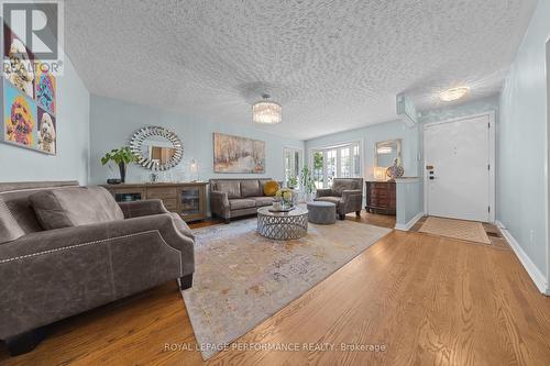 2177 Bingham Street, Ottawa, ON - Indoor Photo Showing Living Room