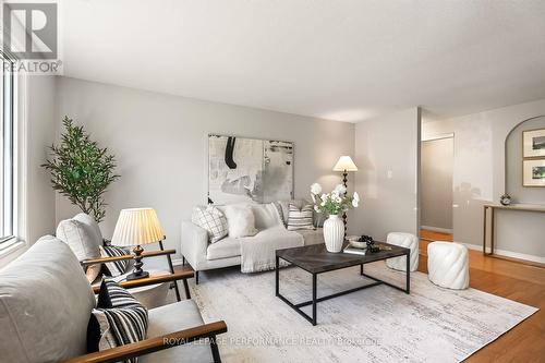 2179 Erinbrook Crescent, Ottawa, ON - Indoor Photo Showing Living Room