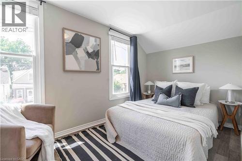 195 Wood Street E, Hamilton, ON - Indoor Photo Showing Bedroom