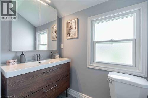 195 Wood Street E, Hamilton, ON - Indoor Photo Showing Bathroom
