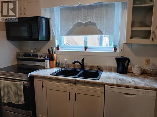 45 Poplar Rd, Elliot Lake, ON - Indoor Photo Showing Kitchen With Double Sink