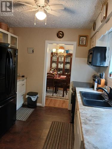 45 Poplar Rd, Elliot Lake, ON - Indoor Photo Showing Kitchen With Double Sink