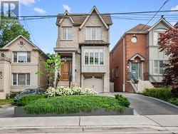 39 GLENFOREST ROAD Toronto, ON M4N 1Z7