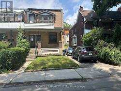 30 GRENADIER ROAD  Toronto, ON M6R 1R2