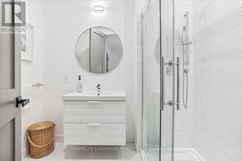 114 Reding Road, Hamilton, ON - Indoor Photo Showing Bathroom