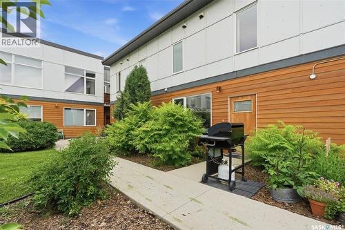 319 D Avenue S, Saskatoon, SK - Outdoor