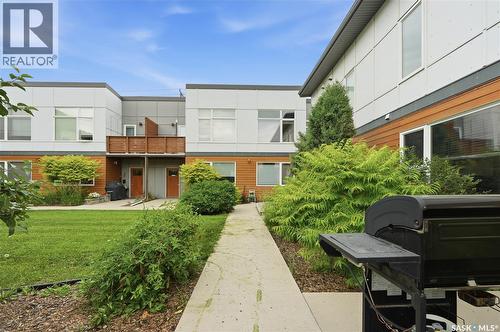 319 D Avenue S, Saskatoon, SK - Outdoor