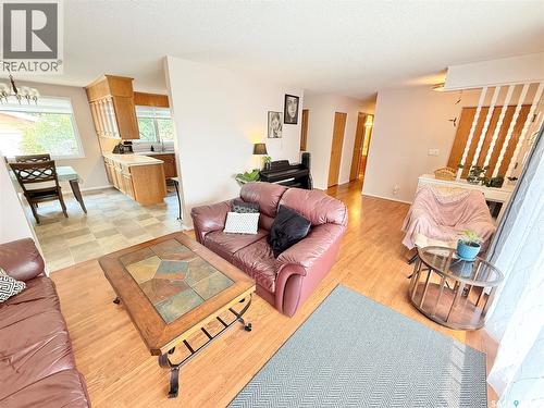 715 Brimacombe Drive, Weyburn, SK - Indoor Photo Showing Living Room