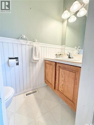 715 Brimacombe Drive, Weyburn, SK - Indoor Photo Showing Bathroom