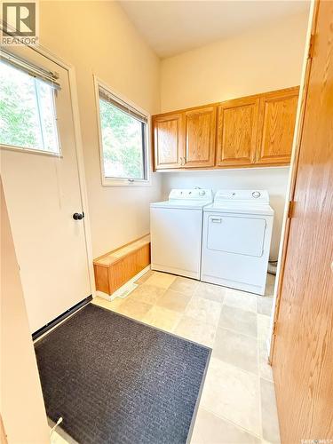 715 Brimacombe Drive, Weyburn, SK - Indoor Photo Showing Laundry Room