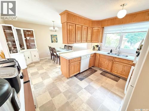 715 Brimacombe Drive, Weyburn, SK - Indoor Photo Showing Kitchen