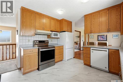 515 Frobisher Crescent, Saskatoon, SK - Indoor Photo Showing Kitchen