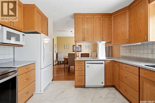 515 Frobisher Crescent, Saskatoon, SK - Indoor Photo Showing Kitchen