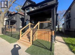 429 WYANDOTTE Unit# LOWER Windsor, ON N9A 5X5