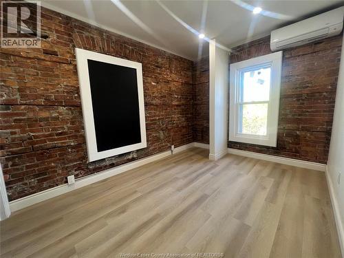 429 WYANDOTTE Unit# LOWER , Windsor, Ontario N9A 5X5 2