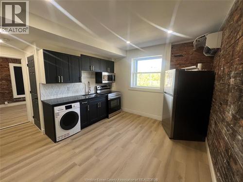 429 WYANDOTTE Unit# LOWER , Windsor, Ontario N9A 5X5 3
