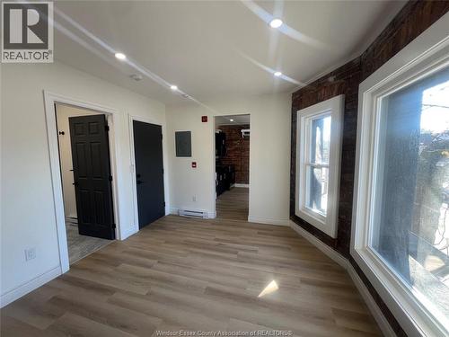 429 WYANDOTTE Unit# LOWER , Windsor, Ontario N9A 5X5 4