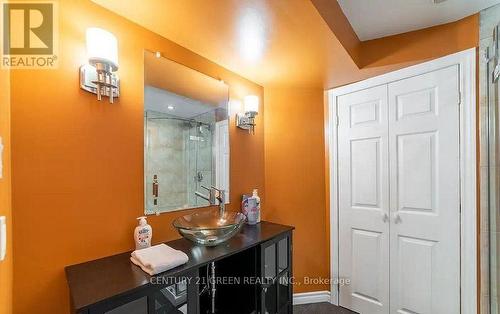 7 Swartz Street, Kitchener, ON - Indoor Photo Showing Bathroom
