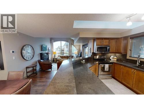 205 Third Avenue Unit# 1403, Invermere, BC - Indoor Photo Showing Kitchen