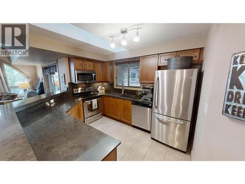 205 Third Avenue Unit# 1403, Invermere, BC - Indoor Photo Showing Kitchen