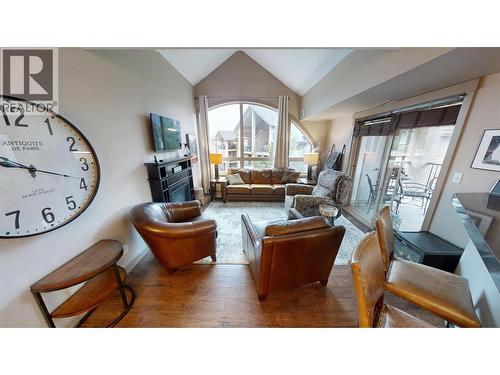 205 Third Avenue Unit# 1403, Invermere, BC - Indoor Photo Showing Living Room