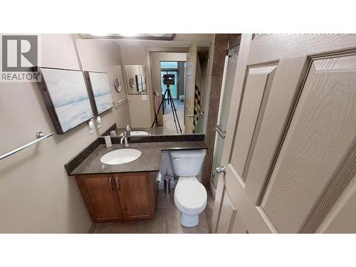205 Third Avenue Unit# 1403, Invermere, BC - Indoor Photo Showing Bathroom