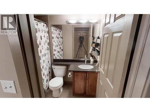 205 Third Avenue Unit# 1403, Invermere, BC - Indoor Photo Showing Bathroom