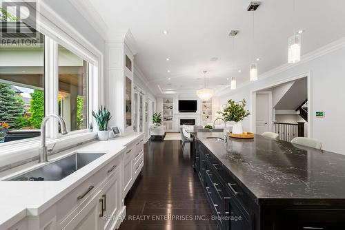 363 Niar Avenue, Mississauga, ON - Indoor Photo Showing Kitchen With Upgraded Kitchen