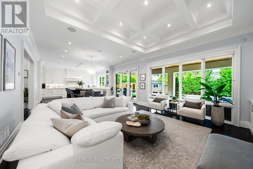 363 Niar Avenue, Mississauga, ON - Indoor Photo Showing Living Room