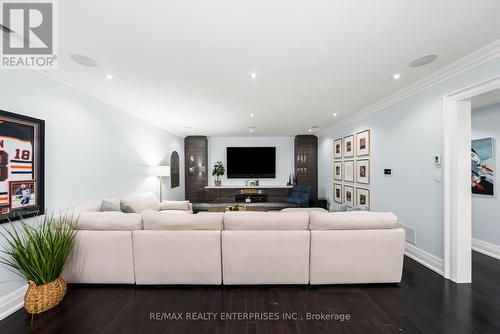 363 Niar Avenue, Mississauga, ON - Indoor Photo Showing Living Room