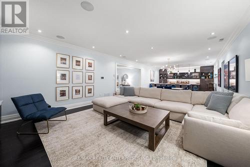 363 Niar Avenue, Mississauga, ON - Indoor Photo Showing Living Room