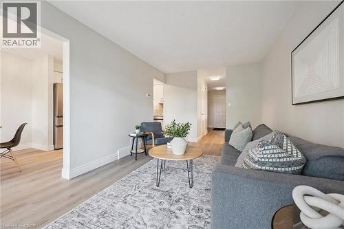 89 Woolwich Street Unit# 10, Waterloo, ON - Indoor Photo Showing Living Room