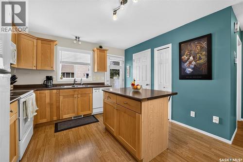 46 2801 Windsor Park Road, Regina, SK - Indoor Photo Showing Kitchen With Double Sink