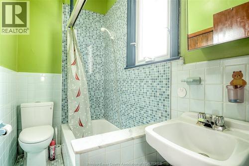 1233 Lincoln, Windsor, ON - Indoor Photo Showing Bathroom