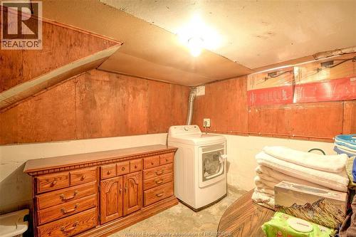 1233 Lincoln, Windsor, ON - Indoor Photo Showing Laundry Room
