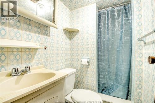 1233 Lincoln, Windsor, ON - Indoor Photo Showing Bathroom