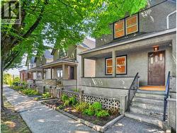945-927 PRINCESS AVENUE  Vancouver, BC V6A 3E8